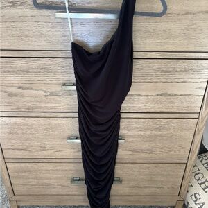 Lulus - Total Appeal Black Ruched One-Shoulder Bodycon Midi Dress